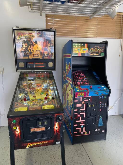 Custom Single Story Cabin With Jacuzzi Pool Table & Big Game Room With Arcade Games 大熊湖 外观 照片