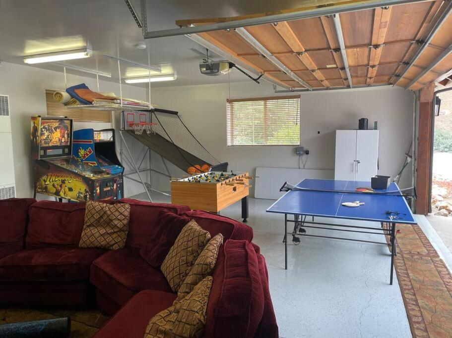 Custom Single Story Cabin With Jacuzzi Pool Table & Big Game Room With Arcade Games 大熊湖 外观 照片