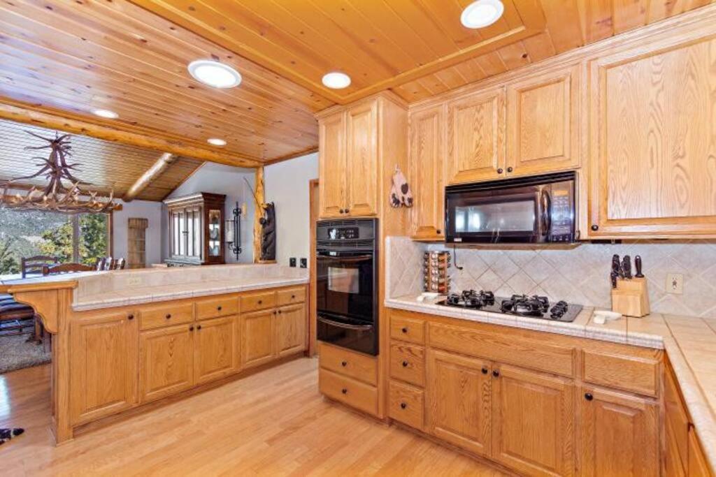 Custom Single Story Cabin With Jacuzzi Pool Table & Big Game Room With Arcade Games 大熊湖 外观 照片