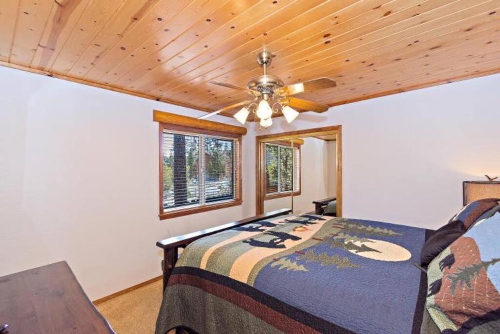 Custom Single Story Cabin With Jacuzzi Pool Table & Big Game Room With Arcade Games 大熊湖 外观 照片