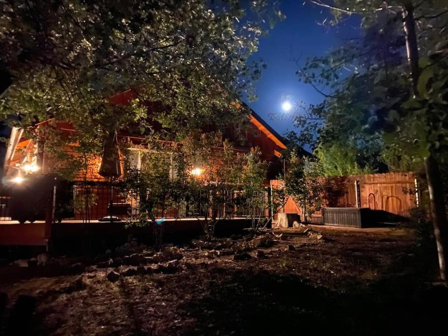 Custom Single Story Cabin With Jacuzzi Pool Table & Big Game Room With Arcade Games 大熊湖 外观 照片