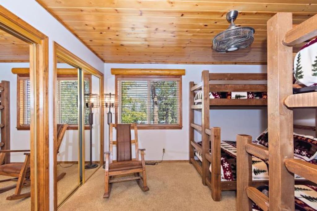 Custom Single Story Cabin With Jacuzzi Pool Table & Big Game Room With Arcade Games 大熊湖 外观 照片