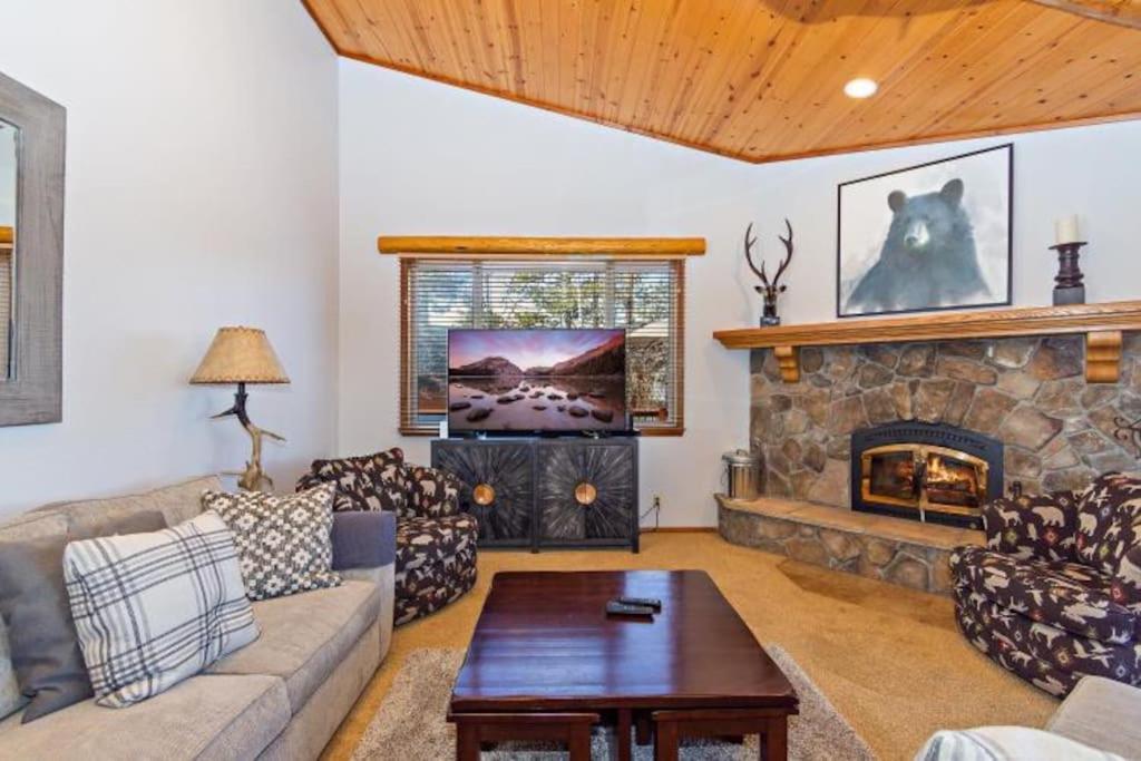 Custom Single Story Cabin With Jacuzzi Pool Table & Big Game Room With Arcade Games 大熊湖 外观 照片